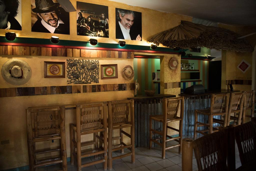 פדרנאלס Hostal Dona Chava מראה חיצוני תמונה
