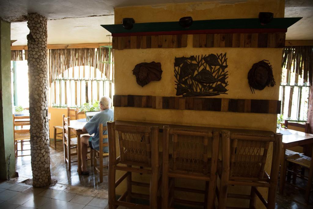 פדרנאלס Hostal Dona Chava מראה חיצוני תמונה