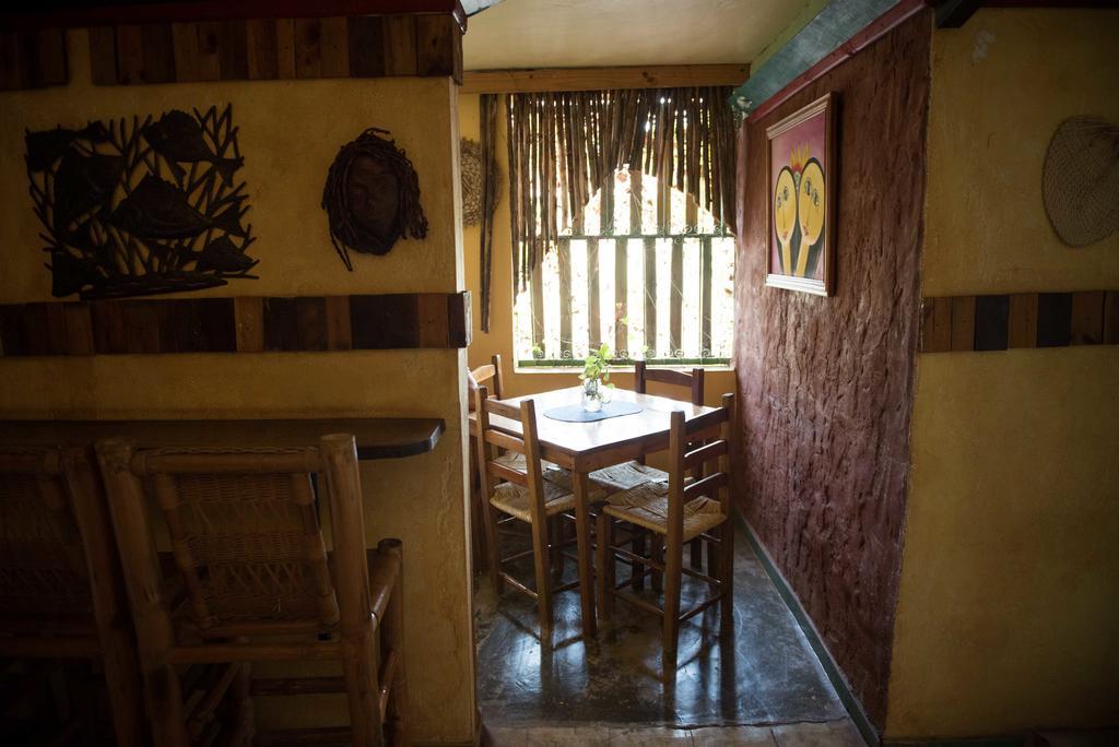 פדרנאלס Hostal Dona Chava מראה חיצוני תמונה