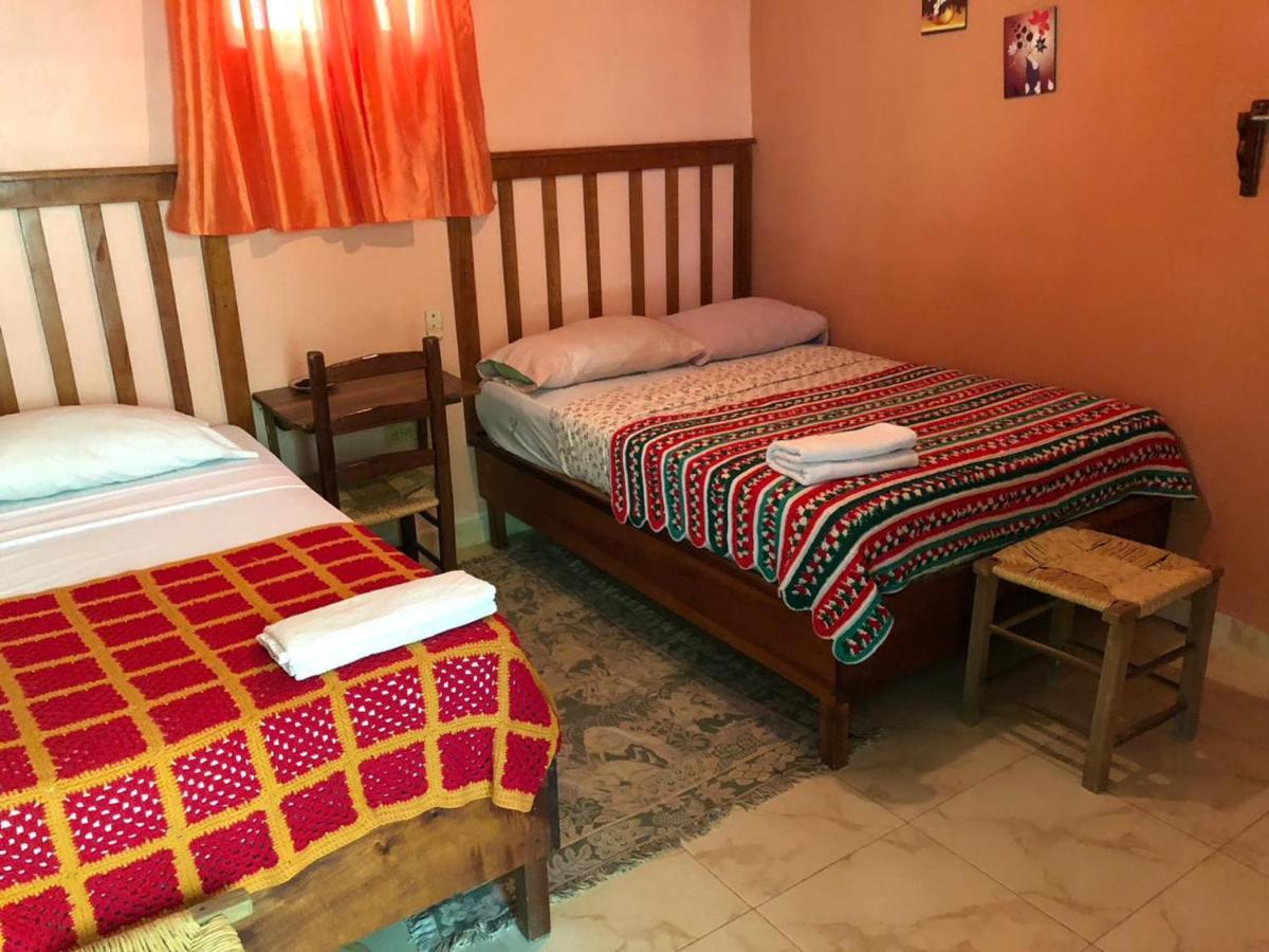 פדרנאלס Hostal Dona Chava מראה חיצוני תמונה