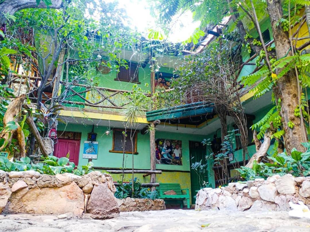 פדרנאלס Hostal Dona Chava מראה חיצוני תמונה